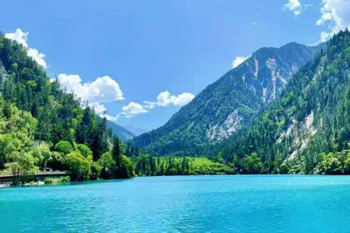 6-Day High-Speed Train Circular Guide to Chengdu, China 6-Day High-Speed Train Circular Guide to Chengdu, China